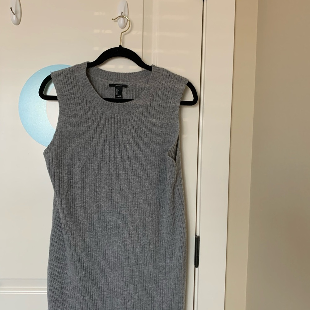 Ribbed grey sleeveless midi dress